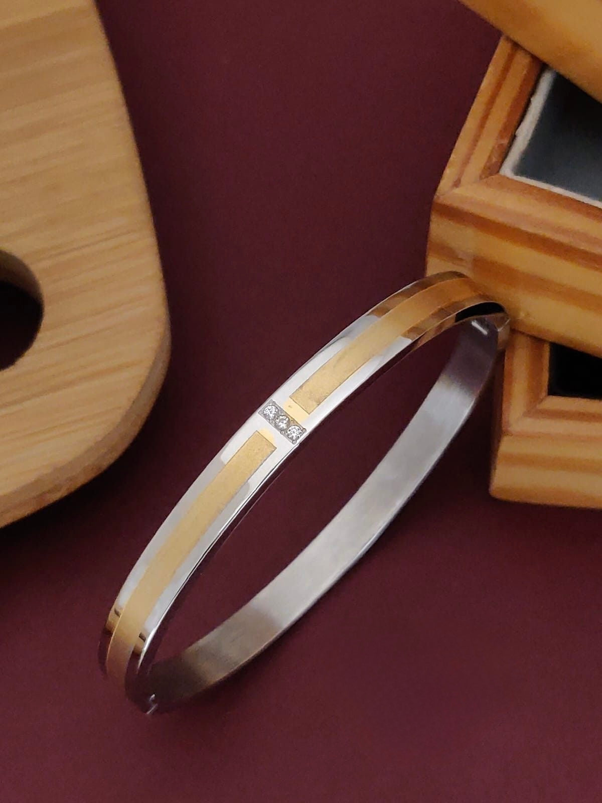 Men’s Stylish Artificial Golden Kada – Durable & Trendy Bracelet