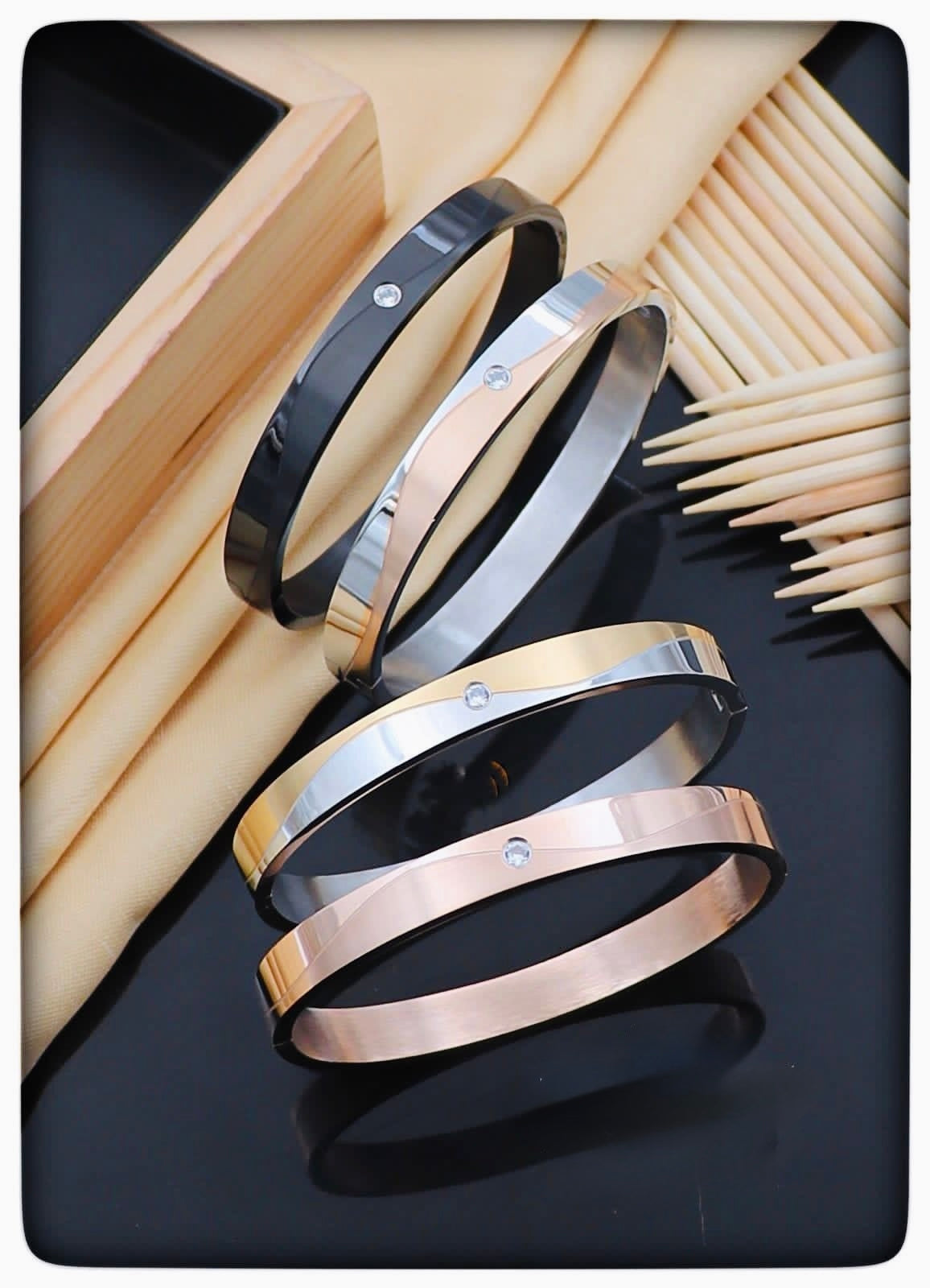 Men’s Stylish Artificial Golden Kada – Durable & Trendy Bracelet