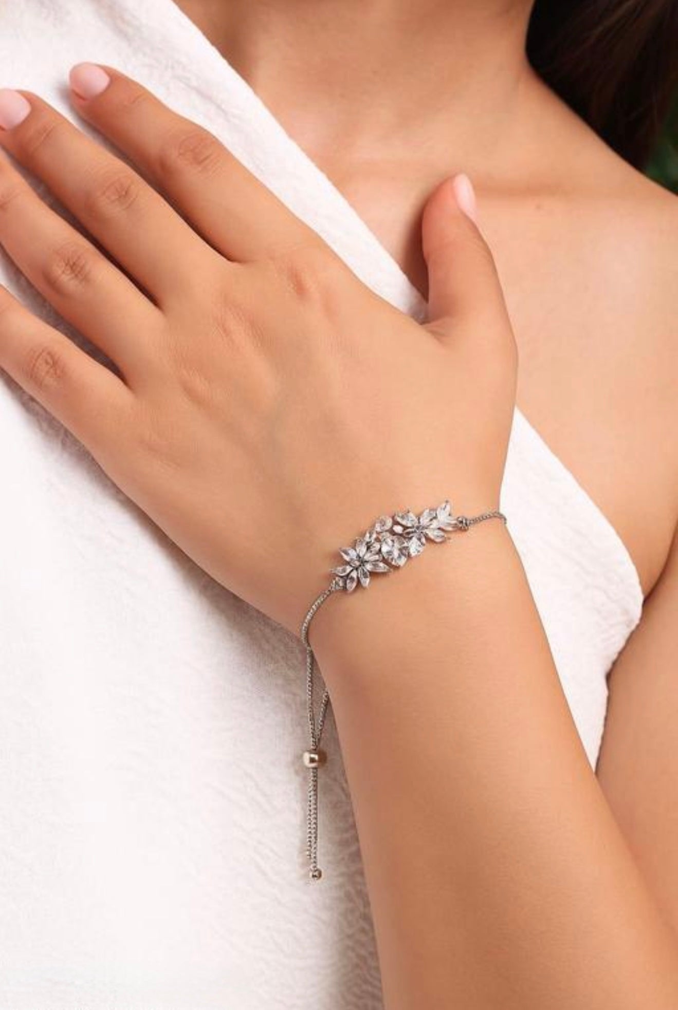 Elegant Silver Leaf Design Ladies Bracelet – Adjustable Stylish Bracelet for Women