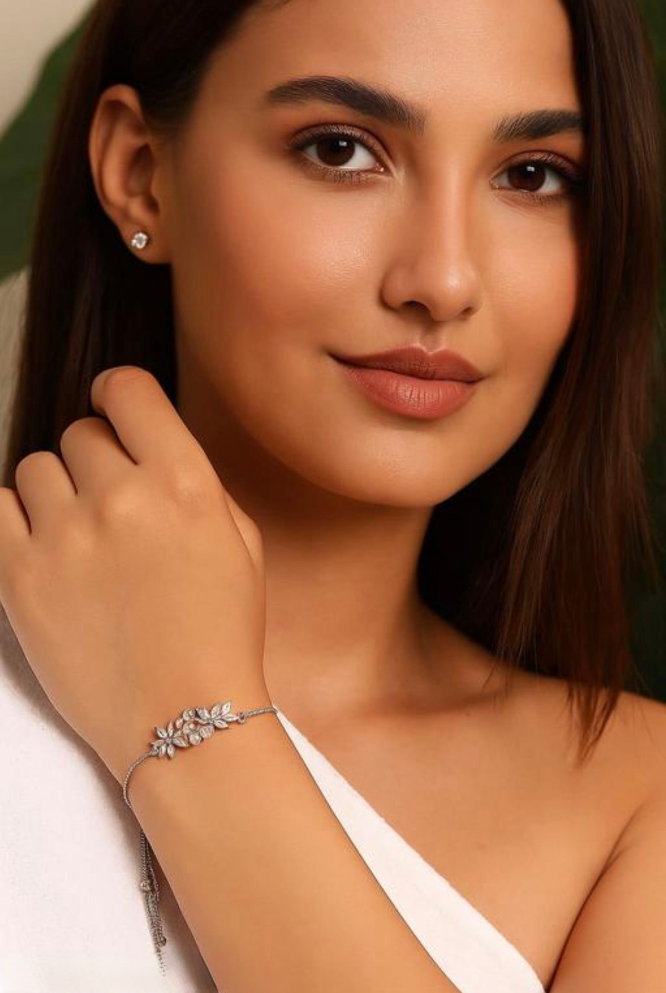 Elegant Silver Leaf Design Ladies Bracelet – Adjustable Stylish Bracelet for Women